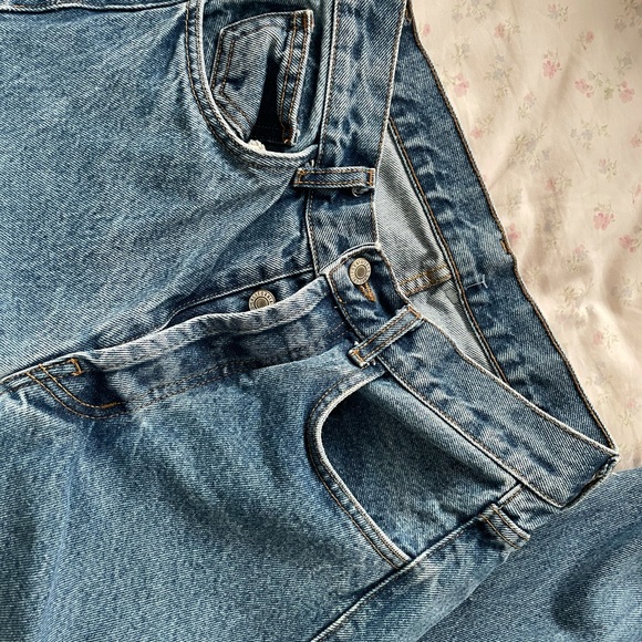 Brandy Melville 5 button fly pants - Picture 4 of 4